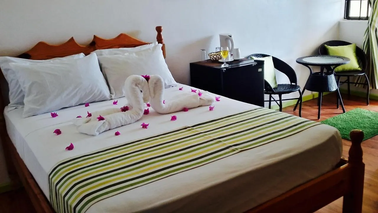 Golden Arrow Inn Rodney Bay