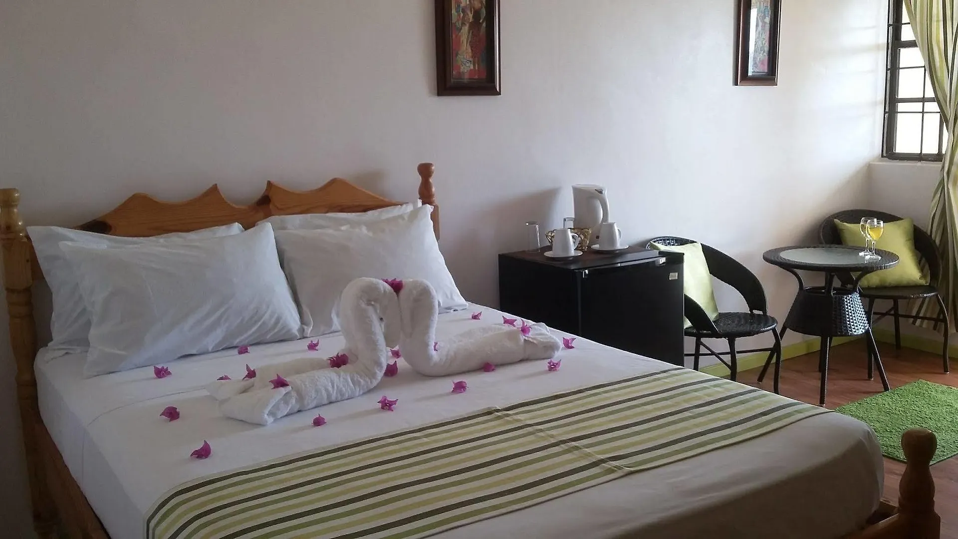 Golden Arrow Inn Rodney Bay